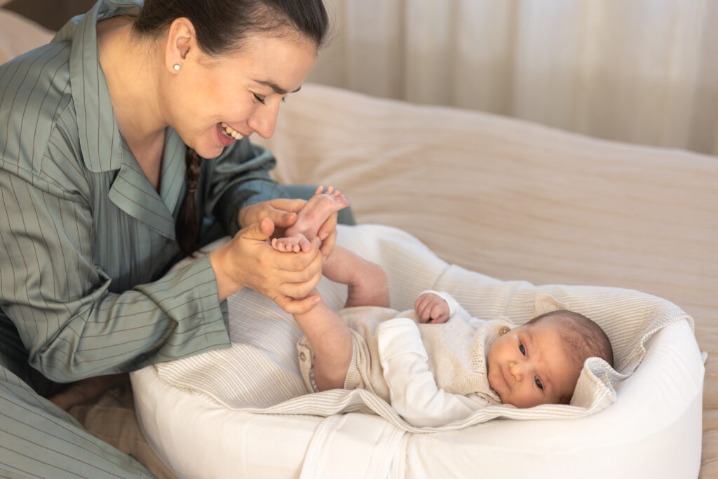 親餵要不要拍嗝,其實因寶寶個人情況而異,以寶寶舒服為原則,沒有一定答案(圖片來源:Freepik)